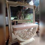 Meja konsol ukiran klasik